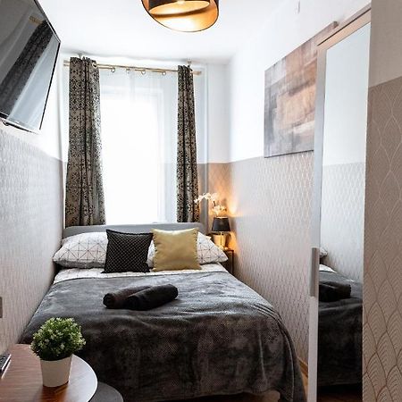 Clicktheflat Conrada Apart Rooms วอร์ซอ ภายนอก รูปภาพ