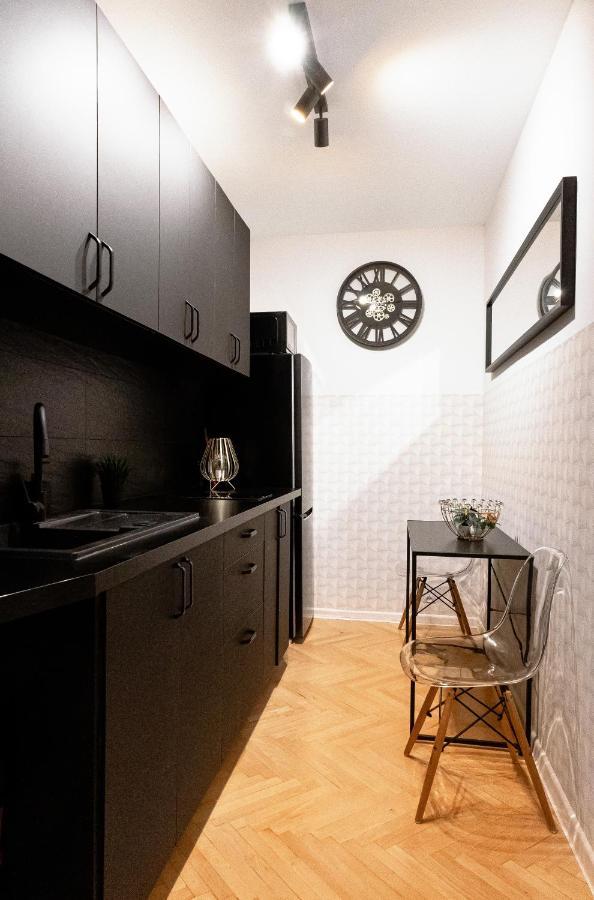 Clicktheflat Conrada Apart Rooms วอร์ซอ ภายนอก รูปภาพ