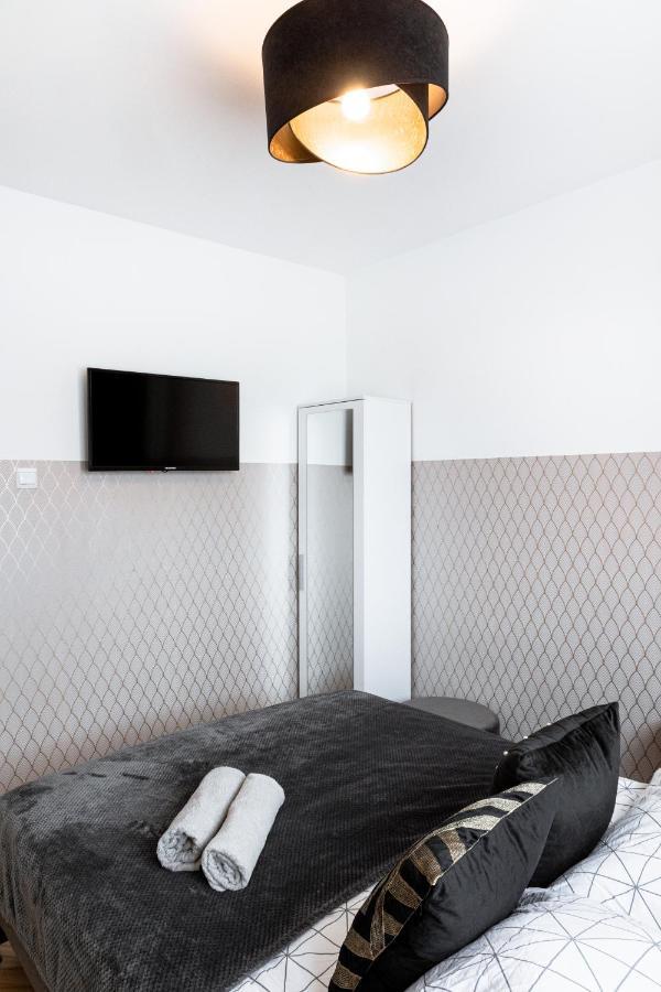Clicktheflat Conrada Apart Rooms วอร์ซอ ภายนอก รูปภาพ