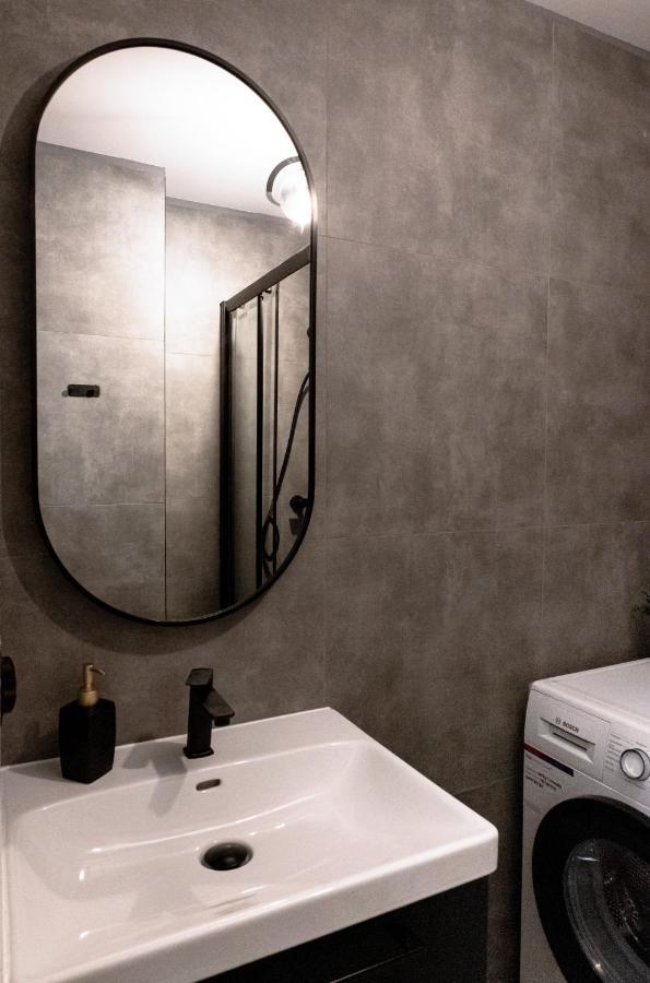 Clicktheflat Conrada Apart Rooms วอร์ซอ ภายนอก รูปภาพ