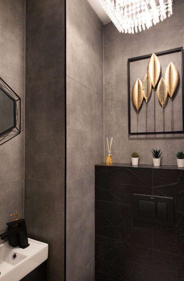 Clicktheflat Conrada Apart Rooms วอร์ซอ ภายนอก รูปภาพ
