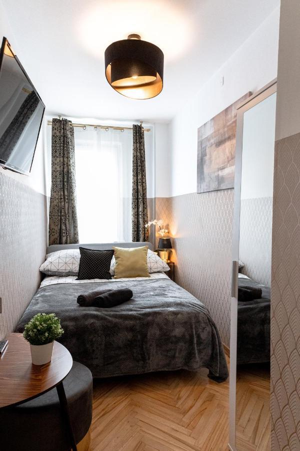 Clicktheflat Conrada Apart Rooms วอร์ซอ ภายนอก รูปภาพ
