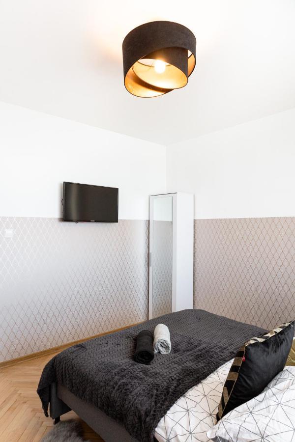 Clicktheflat Conrada Apart Rooms วอร์ซอ ภายนอก รูปภาพ